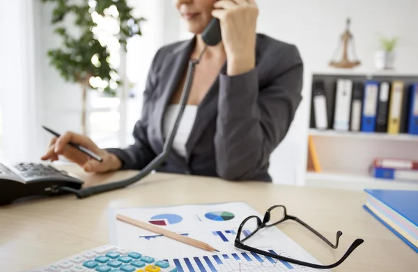 Working woman in the office — Stock Photo, Image