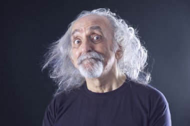 Son sınıf öğrencisinin portresi.