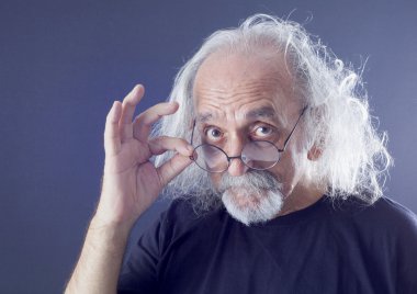 Son sınıf öğrencisinin portresi.