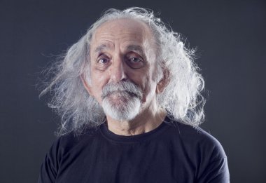 Son sınıf öğrencisinin portresi.