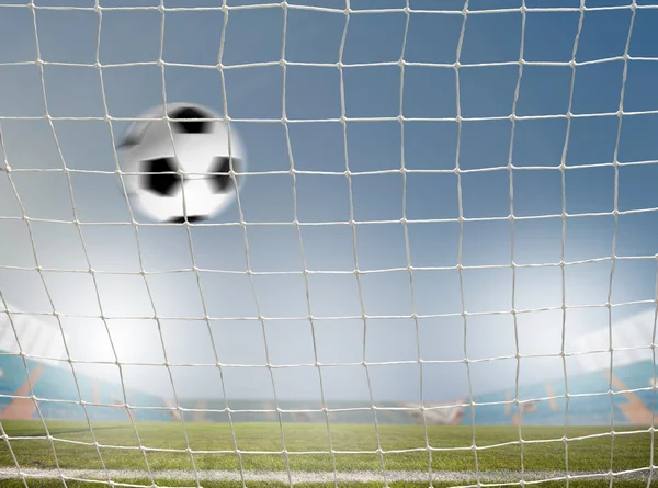 Fotbalový míč v síti — Stock fotografie
