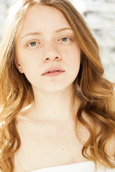 Retrato close up jovem bela jovem — Fotografia de Stock