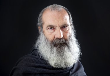 Kıdemli tam beyaz sakallı