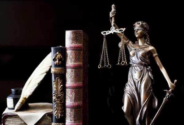 Standbeeld van Justitie — Stockfoto