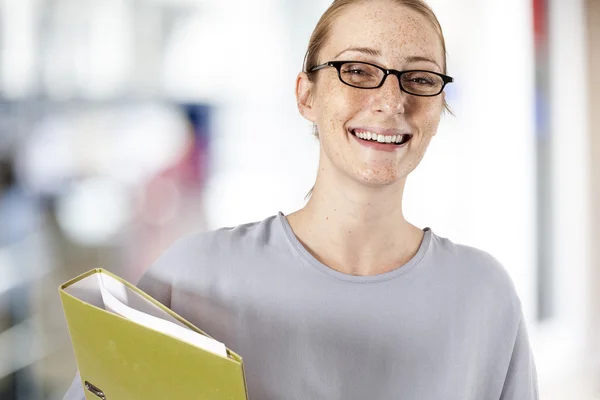 Young businesswoman holding folder — Stock Photo, Image