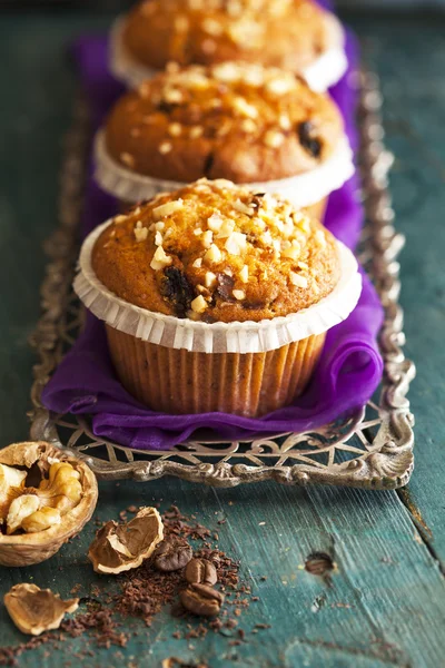 Muffin ciasta w srebrnej tacy — Zdjęcie stockowe