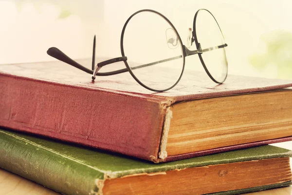 Eyeglasses on the old books — Stock Photo, Image