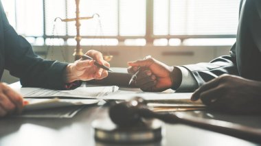 Adalet, hukuk ve hukuk sistemi kavramı