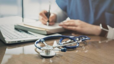 Sağlık hizmetlerinde bilgisayar kullanımı ve tıbbi belgeler