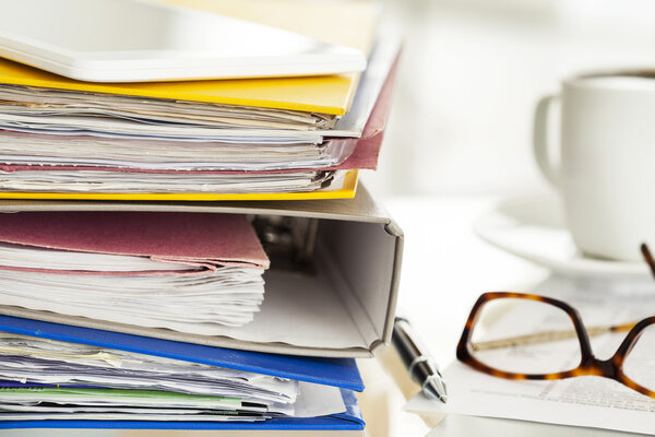 Папки для бизнес-стола и очки
