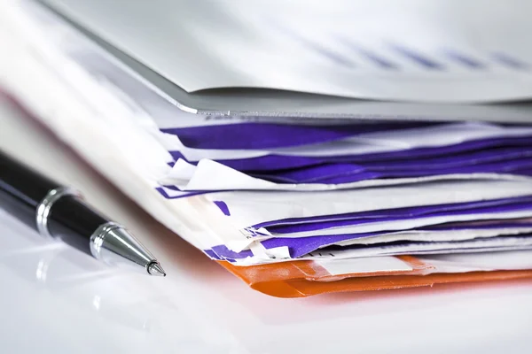 Stack of bills and pen — Stock Photo, Image