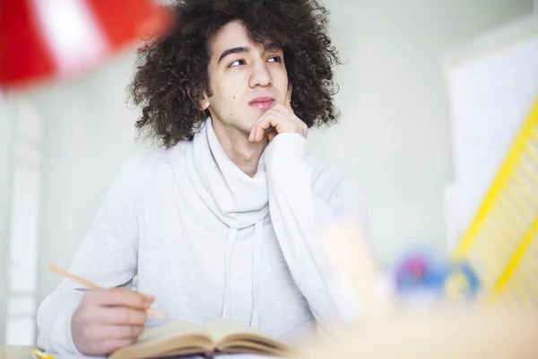 Studiare e pensare giovane — Foto Stock