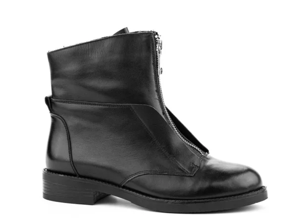 女式秋季黑色皮靴 有拉链和普通高跟鞋 白色背景孤立 右边的视图 时髦的鞋子 鞋店概念摄影 — 图库照片