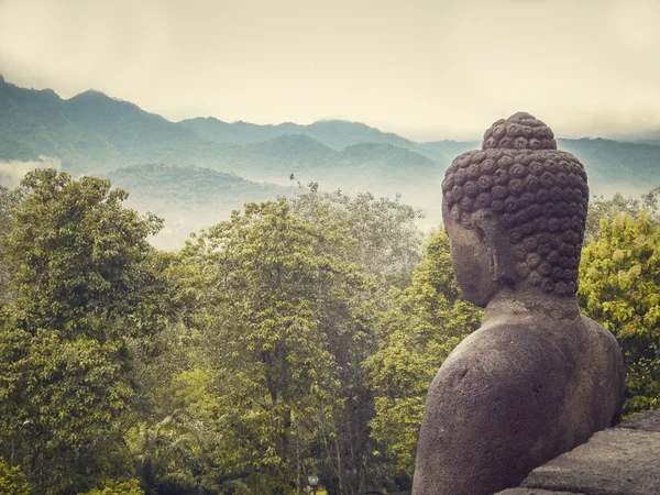 Άγαλμα του Βούδα στη φύση — Φωτογραφία Αρχείου