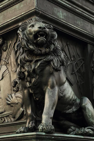 Black lion statue — Stock Photo, Image