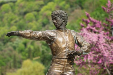 Flamenko dansçısı heykeli