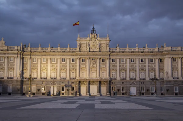 Palacio real madrid en la noche — Foto de Stock