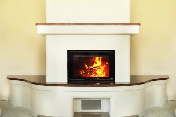Interieur open haard met Vuur branden — Stockfoto