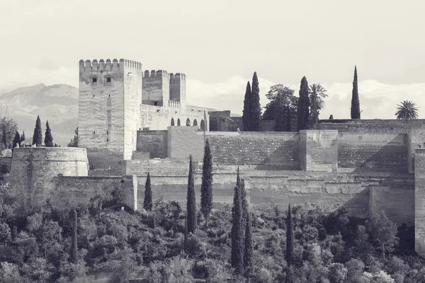 Zwart-wit foto van alhambra palace in Spanje — Stockfoto