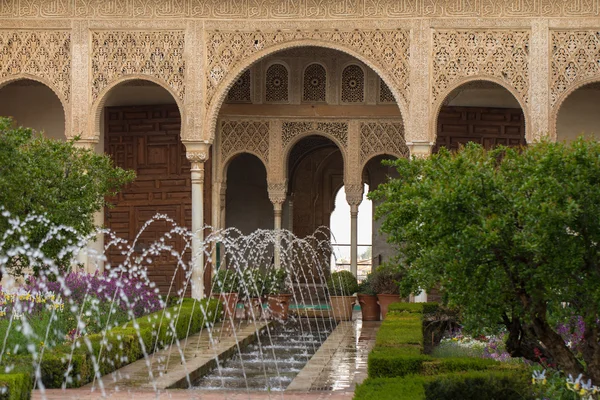 Fontein in granada van de generalife — Stockfoto