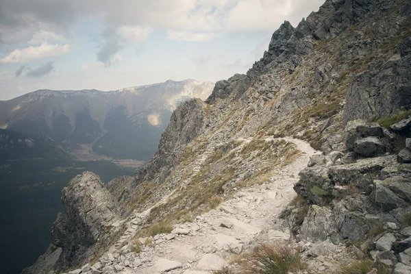 극적인 산 경로 — 스톡 사진