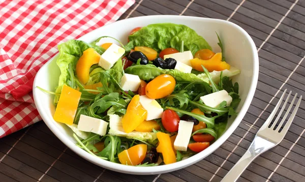 Vegetable salad with feta cheese — Stock Photo, Image