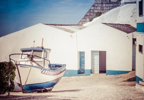 Greece strada blu con barca — Foto Stock