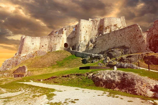 Ruínas castelo por do sol — Fotografia de Stock