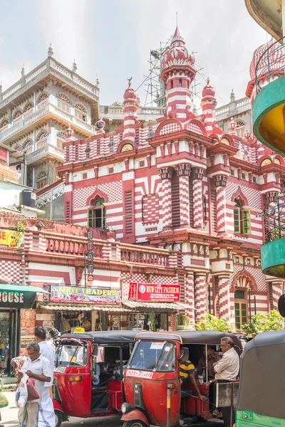 Upptagen gatumarknad nära moskén i Colombo Sri Lanka — Stockfoto