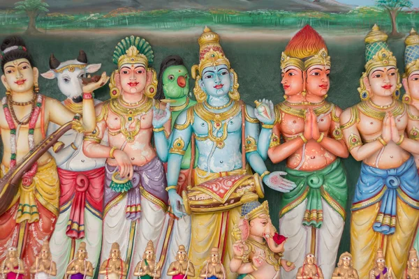 Hinduísmo deuses estátuas coloridas — Fotografia de Stock