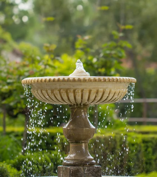 Fontaine orientale dans le parc — Photo