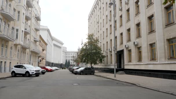基辅市班科娃大街上的政府、行政部门和乌克兰总统的行政管理情况。乌克兰总统官邸。乌克兰建筑 — 图库视频影像