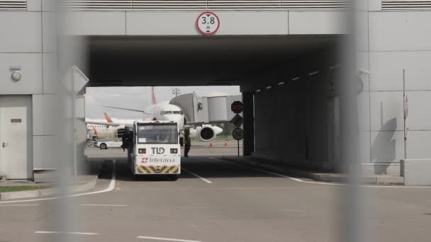 Mezinárodní Letiště Boryspil Doplňování Paliva Pro Pozemní Vozidla Údržby Letadel — Stock video