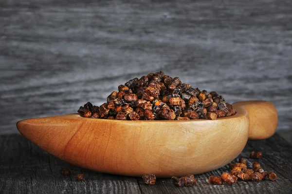 Бджолиний хліб дерев'яна тарілка — стокове фото