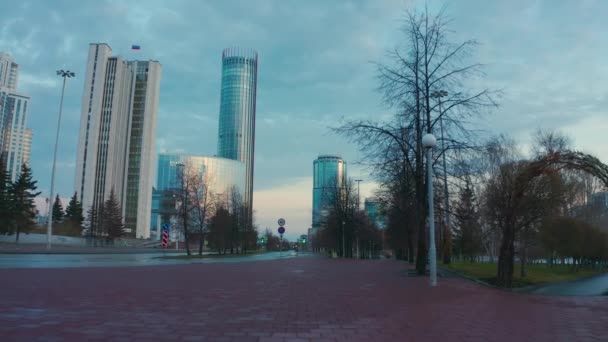 大流行病期间空旷城市的空中景观 — 图库视频影像