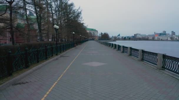 大流行病期间的空城堤岸 — 图库视频影像