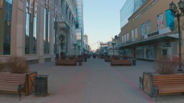 15 Mart 2020 'de Yekaterinburg Vayner Caddesi' ndeki salgın sırasında boş sokakların görüntüsü