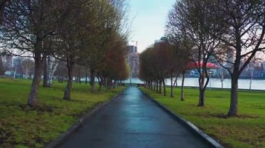 Salgın sırasında boş bir şehrin hava görüntüsü