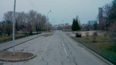 Salgın sırasında boş bir şehrin hava görüntüsü