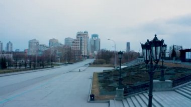 Salgın sırasında boş bir şehrin hava görüntüsü