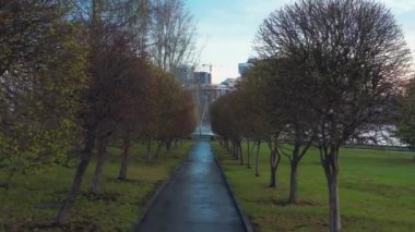 Salgın sırasında boş bir şehrin hava görüntüsü