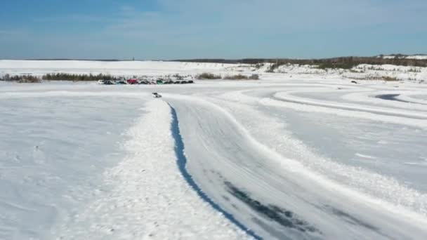 Ледяные гонки зимой — стоковое видео