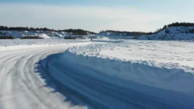 Kışın buz pateni yarışı