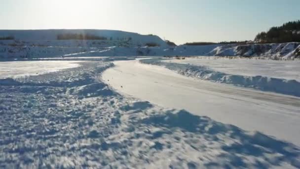 Kışın buz pateni yarışı — Stok video