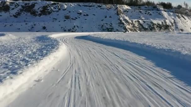 Rally de hielo de carreras en invierno — Vídeos de Stock