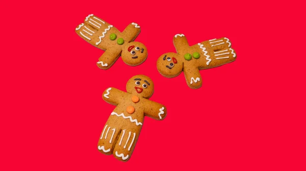 Close Gingerbread Men Red Background Festive Decorative Gingerbreads Christmas Mood — Stock Photo, Image