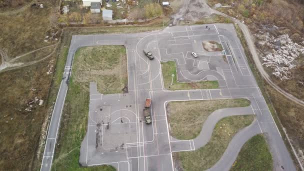 Vista Aérea Del Circuito Con Coches Entrenamiento Vista Pájaro Plataforma — Vídeos de Stock