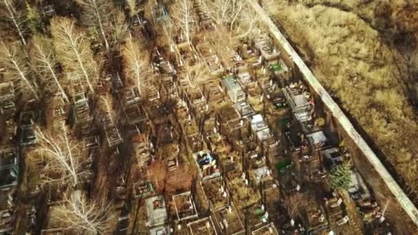 Vista Aérea Del Cementerio Finales Otoño Vista Pájaro Tumbas Enterradas — Vídeos de Stock