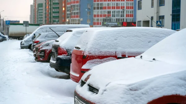 Autos Waren Mit Schnee Bedeckt Autos Unter Dem Schnee Konzept — Stockfoto