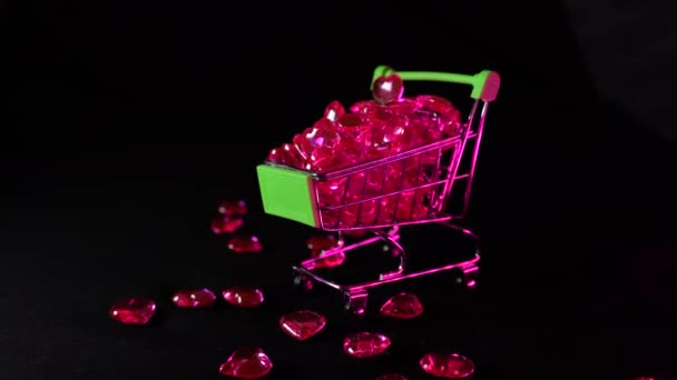 Corazón Rojo Forma Carrito Compra Pequeño Carrito Supermercado Lleno Corazones — Vídeo de stock